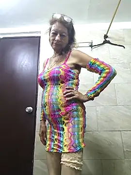 Snapshot of MaryLunne chatting on 11/12/25, 11:32 MaryLunne online show from 11/12/25, 11:32