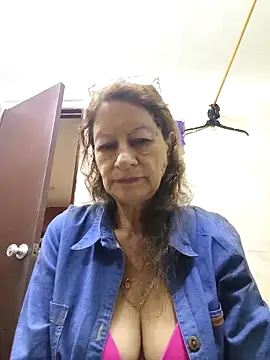 Snapshot of MaryLunne chatting on 11/19/25, 11:54 MaryLunne online show from 11/19/25, 11:54