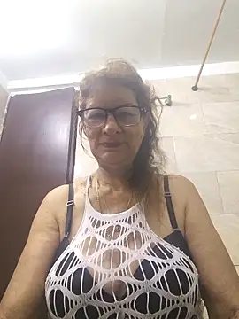 Snapshot of MaryLunne chatting on 12/15/25, 11:47 MaryLunne online show from 12/15/25, 11:47