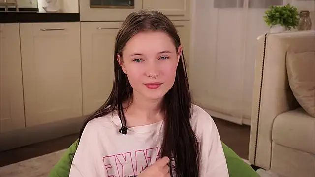 LynHillaire online show from 09/14/25, 11:09