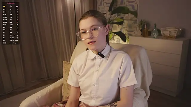 LynHillaire online show from 04/02/26, 12:14