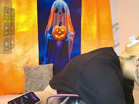 Snapshot of megganfoxxy chatting on 10/20/25, 02:01 megganfoxxy online show from 10/20/25, 02:01
