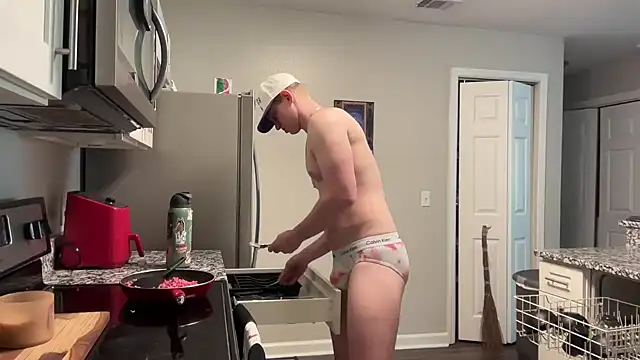 Snapshot of AshenBayou chatting on 10/07/25, 08:39 AshenBayou online show from 10/07/25, 08:39