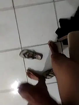 Snapshot of sueldofo chatting on 10/24/25, 12:41 sueldofo online show from 10/24/25, 12:41