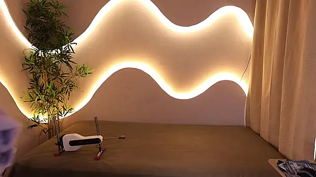 Snapshot of Mystic_blue chatting on 10/08/25, 12:47 Mystic blue online show from 10/08/25, 12:47