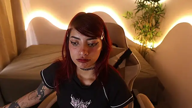 Snapshot of Mystic_blue chatting on 10/18/25, 12:39 Mystic blue online show from 10/18/25, 12:39