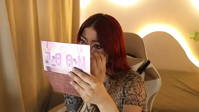 Snapshot of Mystic_blue chatting on 10/21/25, 12:39 Mystic blue online show from 10/21/25, 12:39