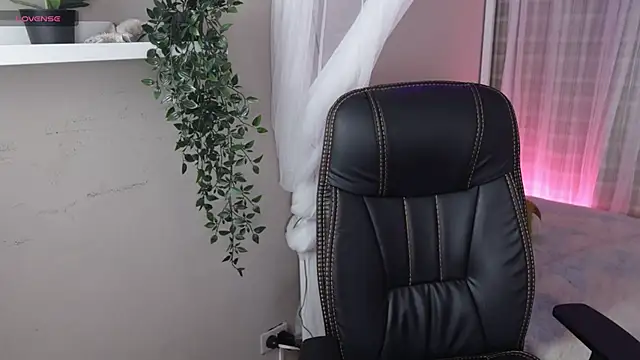 Snapshot of Mystic_blue chatting on 11/20/25, 12:49 Mystic blue online show from 11/20/25, 12:49