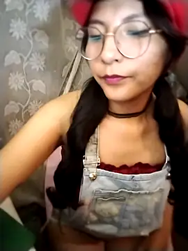 Regina Shine online show from 10/31/25, 03:07