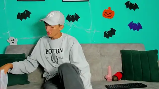 Maikol Ortiz online show from 10/31/25, 12:28