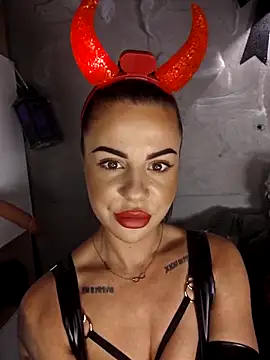 BabyFaceMia online show from 10/28/25, 04:09