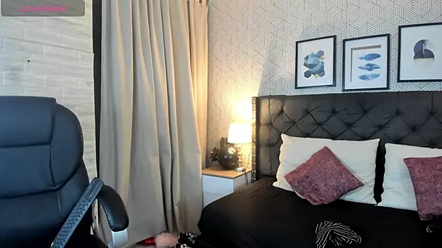 Snapshot of sophie__blare chatting on 04/19/26, 07:05 sophie blare online show from 04/19/26, 07:05