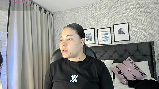 Snapshot of sophie__blare chatting on 05/04/26, 06:59 sophie blare online show from 05/04/26, 06:59