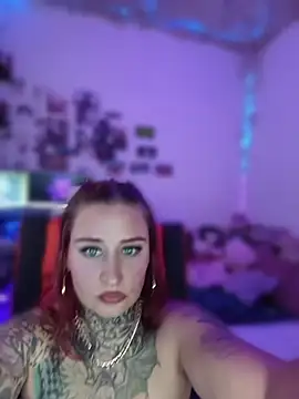 Snapshot of blazed_vixen chatting on 06/19/26, 10:46 blazed vixen online show from 06/19/26, 10:46