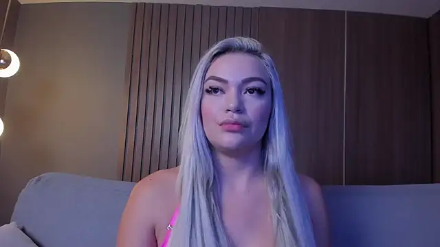 Snapshot of milaowens chatting on 01/22/25, 03:18 milaowens online show from 01/22/25, 03:18