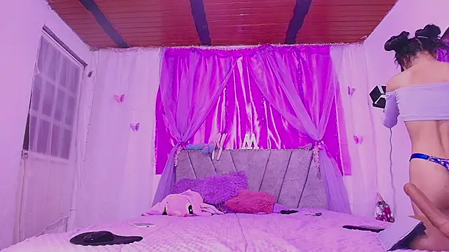 Snapshot of MeganRouss74 chatting on 09/21/25, 10:39 MeganRouss74 online show from 09/21/25, 10:39