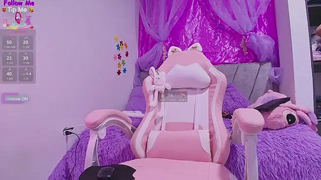 Snapshot of MeganRouss74 chatting on 11/13/25, 11:09 MeganRouss74 online show from 11/13/25, 11:09