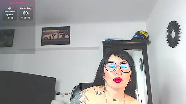 Vicky hotmilf online show from 03/03/26, 01:06