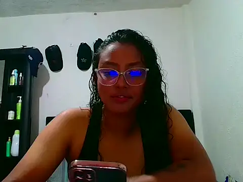 Snapshot of WILD_MULAN chatting on 12/20/25, 12:18 WILD MULAN online show from 12/20/25, 12:18