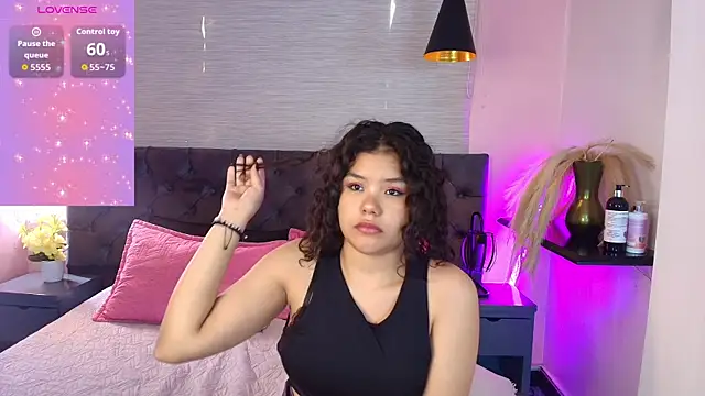 Snapshot of Annie_Lii chatting on 09/09/25, 01:32 Annie Lii online show from 09/09/25, 01:32