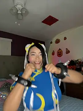 Snapshot of MyHoneyFrida chatting on 10/31/25, 04:02 MyHoneyFrida online show from 10/31/25, 04:02