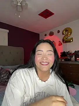 Snapshot of MyHoneyFrida chatting on 11/07/25, 03:06 MyHoneyFrida online show from 11/07/25, 03:06