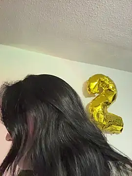 Snapshot of MyHoneyFrida chatting on 11/27/25, 04:03 MyHoneyFrida online show from 11/27/25, 04:03