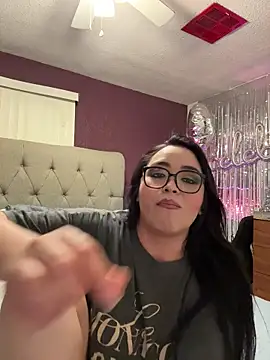 Snapshot of MyHoneyFrida chatting on 12/18/25, 03:56 MyHoneyFrida online show from 12/18/25, 03:56