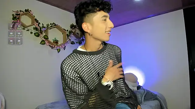 mhatias  online show from 12/23/25, 03:48