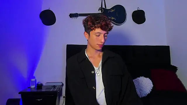 mhatias  online show from 04/12/26, 05:01