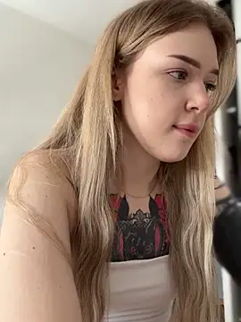 Snapshot of elliss_ chatting on 09/19/25, 07:21 elliss  online show from 09/19/25, 07:21