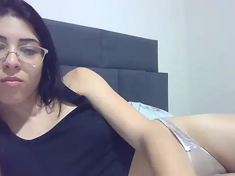 Snapshot of lari_arrudinha chatting on 10/28/25, 12:03 lari arrudinha online show from 10/28/25, 12:03
