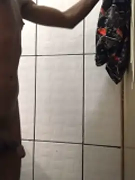 hmleonardo online show from 04/17/26, 02:42