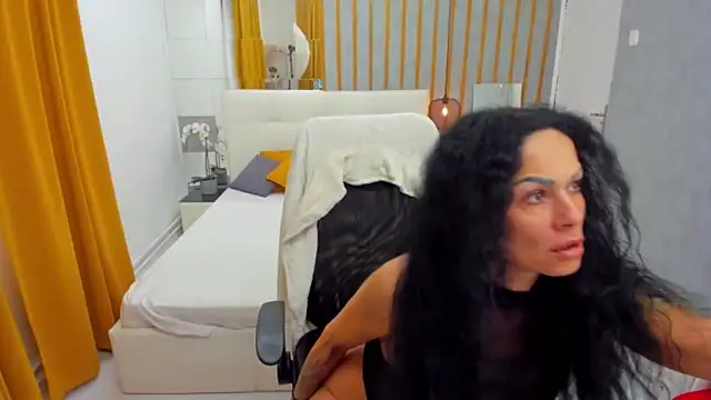 Snapshot of MarbellaRyder chatting on 11/08/25, 12:05 MarbellaRyder online show from 11/08/25, 12:05