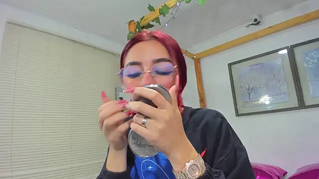 Vaiiolett  online show from 09/11/25, 01:22