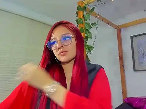 Vaiiolett  online show from 11/26/25, 12:28