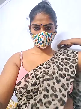 Snapshot of sherlin24 chatting on 10/17/25, 04:42 sherlin24 online show from 10/17/25, 04:42