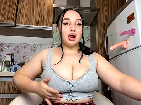 Snapshot of curvybombb chatting on 10/08/25, 04:26 curvybombb online show from 10/08/25, 04:26