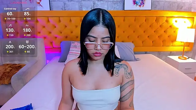 Snapshot of LiilithNova chatting on 02/25/26, 04:44 LiilithNova online show from 02/25/26, 04:44