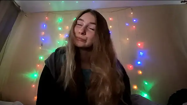 Snapshot of Nymera_flare chatting on 12/19/25, 07:26 Nymera flare online show from 12/19/25, 07:26