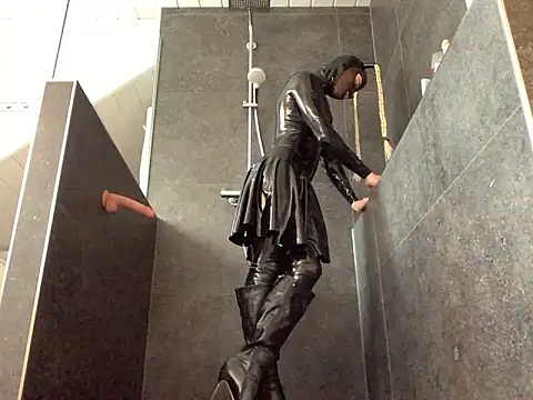 latexluisa online show from 02/15/26, 01:20