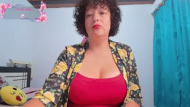 Snapshot of Miss_Oriana chatting on 10/14/25, 04:19 Miss Oriana online show from 10/14/25, 04:19