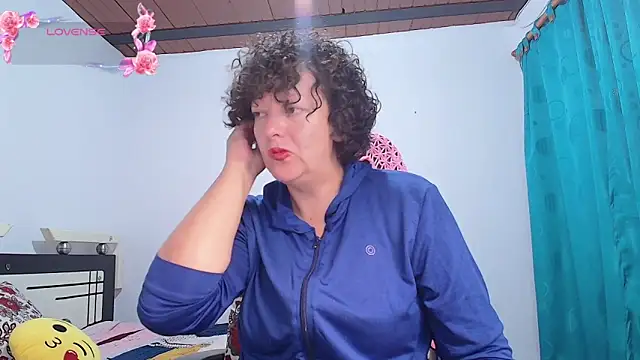 Snapshot of Miss_Oriana chatting on 10/15/25, 03:56 Miss Oriana online show from 10/15/25, 03:56
