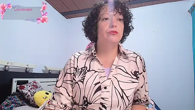 Snapshot of Miss_Oriana chatting on 10/16/25, 05:03 Miss Oriana online show from 10/16/25, 05:03