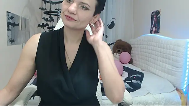 AvaSaturnian online show from 10/22/25, 12:27