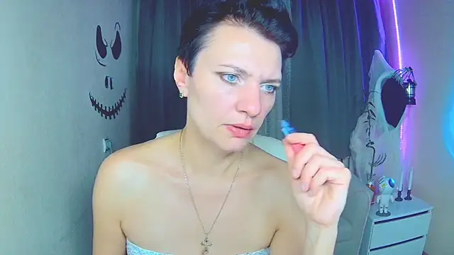 AvaSaturnian online show from 10/29/25, 01:46