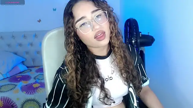Snapshot of sasha_17_ chatting on 09/15/25, 03:23 sasha 17 online show from 09/15/25, 03:23
