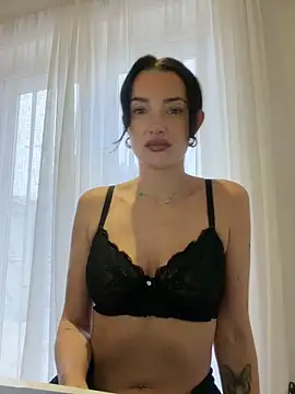 Snapshot of Remirosee chatting on 12/23/25, 11:08 Remirosee online show from 12/23/25, 11:08