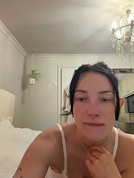 Snapshot of Remirosee chatting on 04/11/26, 05:56 Remirosee online show from 04/11/26, 05:56