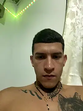 Snapshot of dilan_abraham12 chatting on 10/31/25, 02:01 dilan abraham12 online show from 10/31/25, 02:01